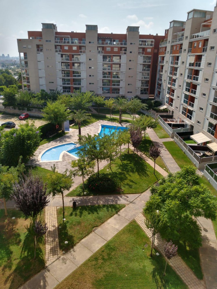 Apartment in complex with pool on the outskirts of Valencia (Paterna).