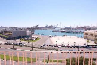 Ático con vistas al puerto de Valencia.